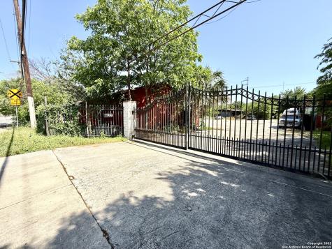 1010 W Ashby Place San Antonio TX 78212