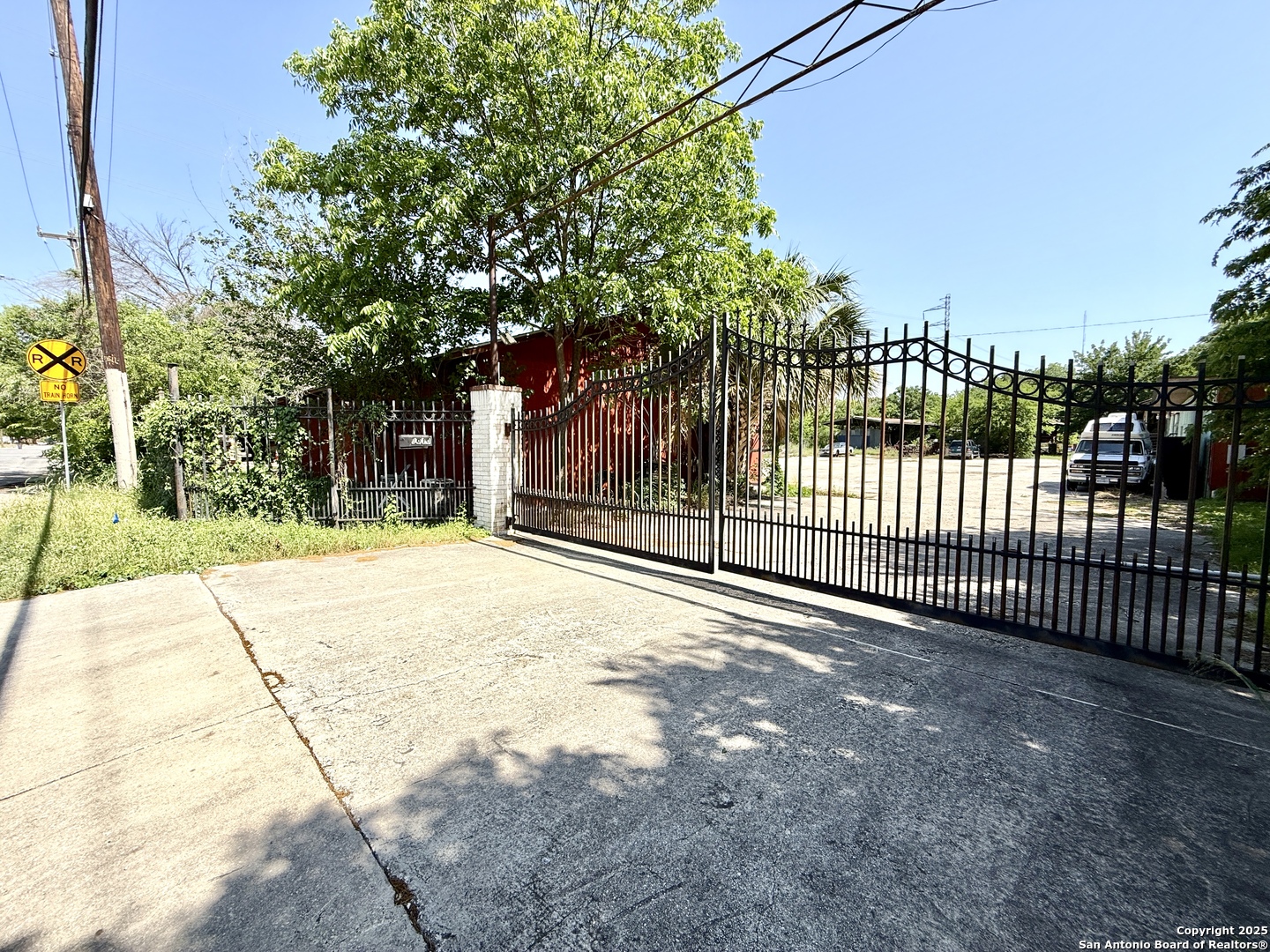 1010 W Ashby Place San Antonio TX 78212