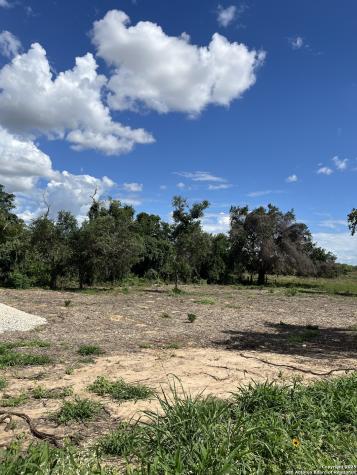 Lot D 497 Cr 124 Floresville TX 78114