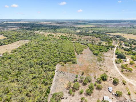 3808 County Road 128 Floresville TX 78114