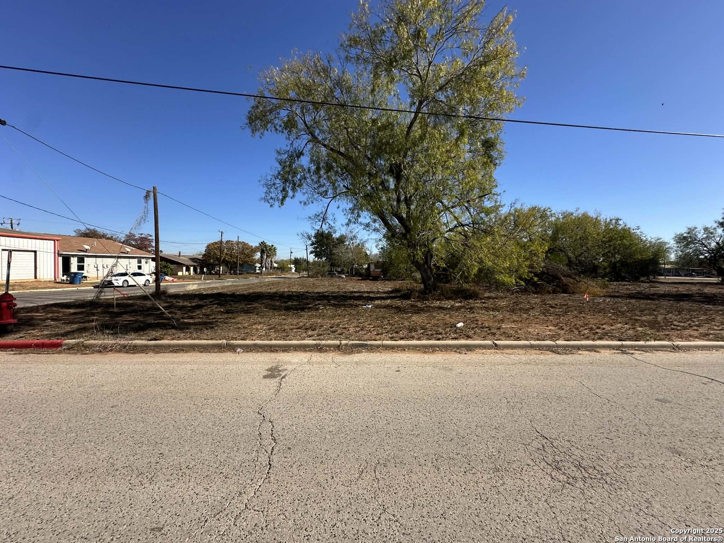 120 Commerce E Leona Dilley TX 78017