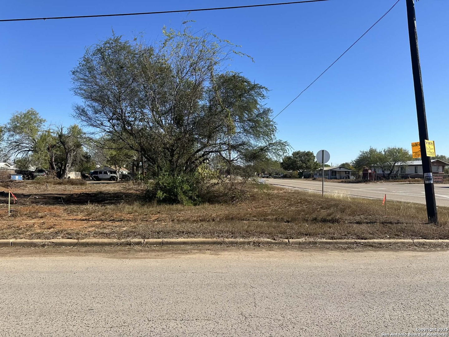120 Commerce E Leona Dilley TX 78017