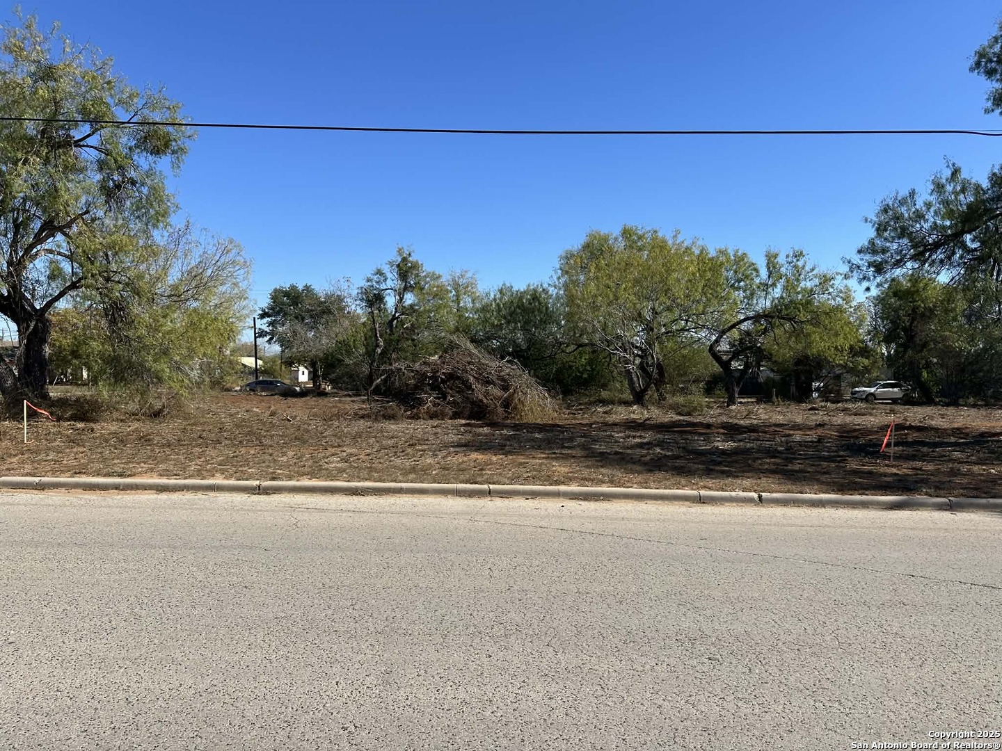 120 Commerce E Leona Dilley TX 78017