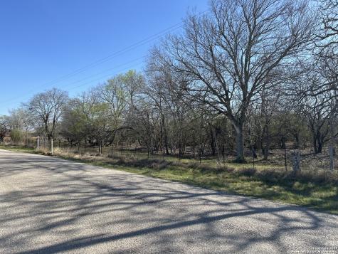 4870 Blackhill Floresville TX 78114