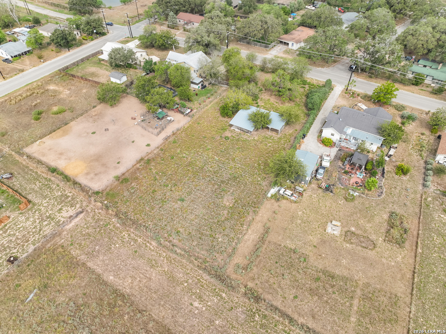 607 W Colonial Devine TX 78016