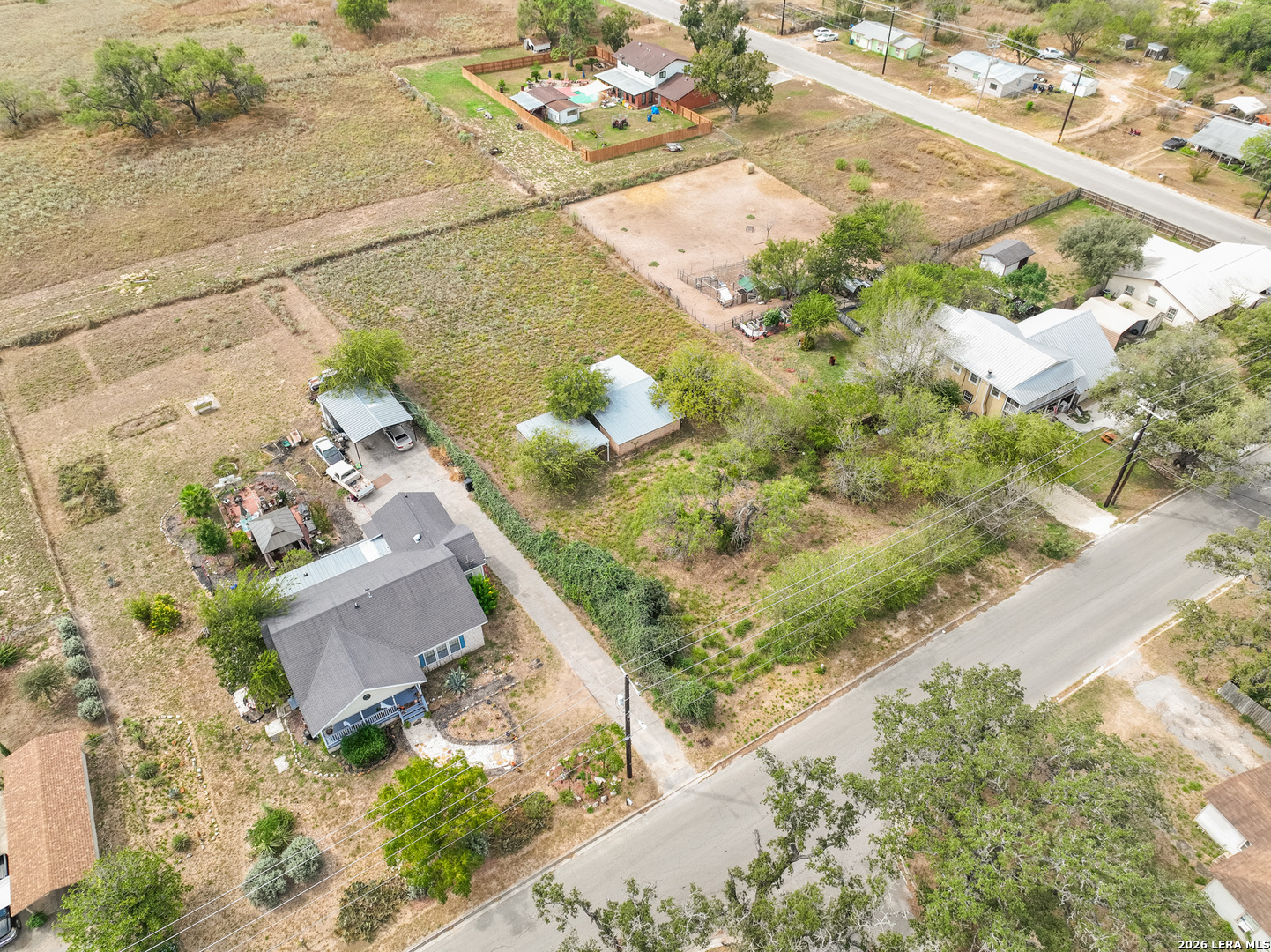 607 W Colonial Devine TX 78016