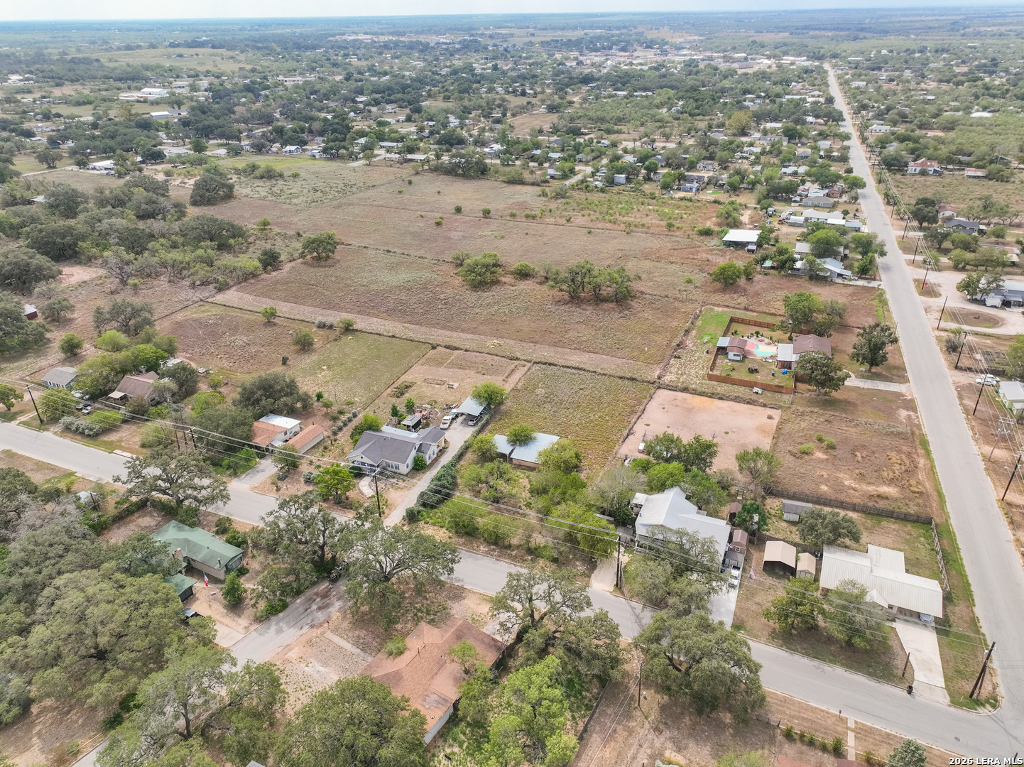 607 W Colonial Devine TX 78016