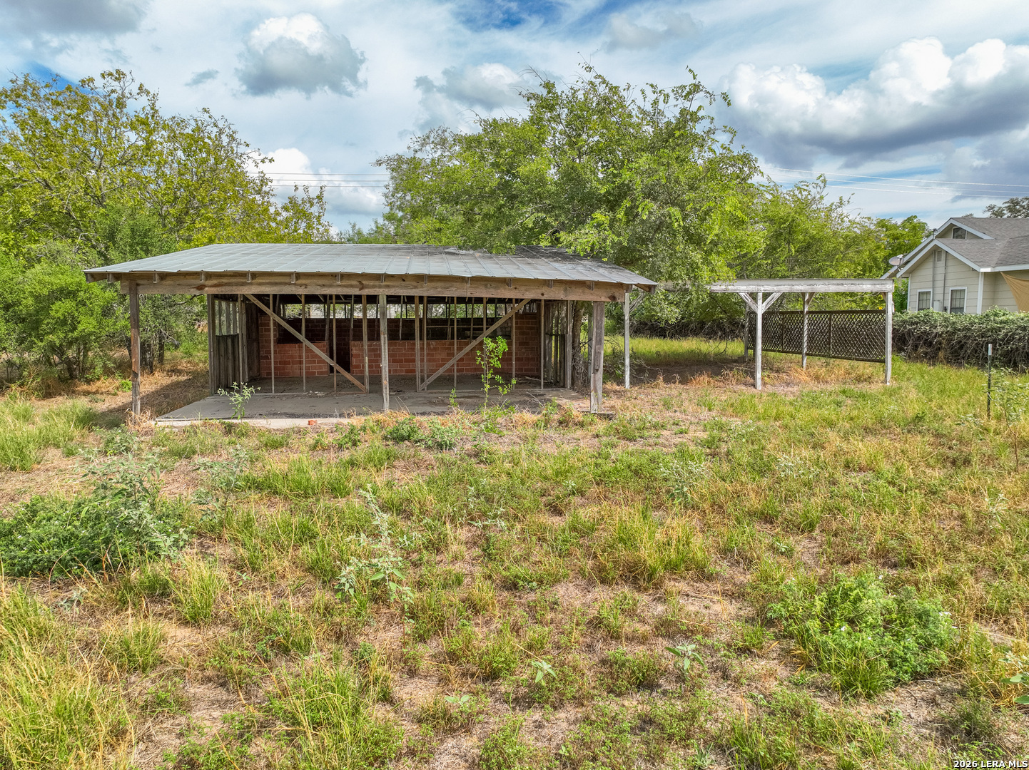 607 W Colonial Devine TX 78016