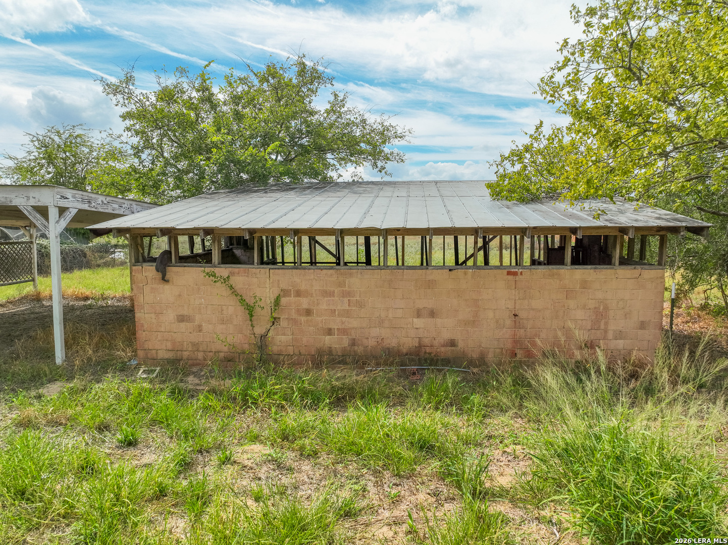 607 W Colonial Devine TX 78016