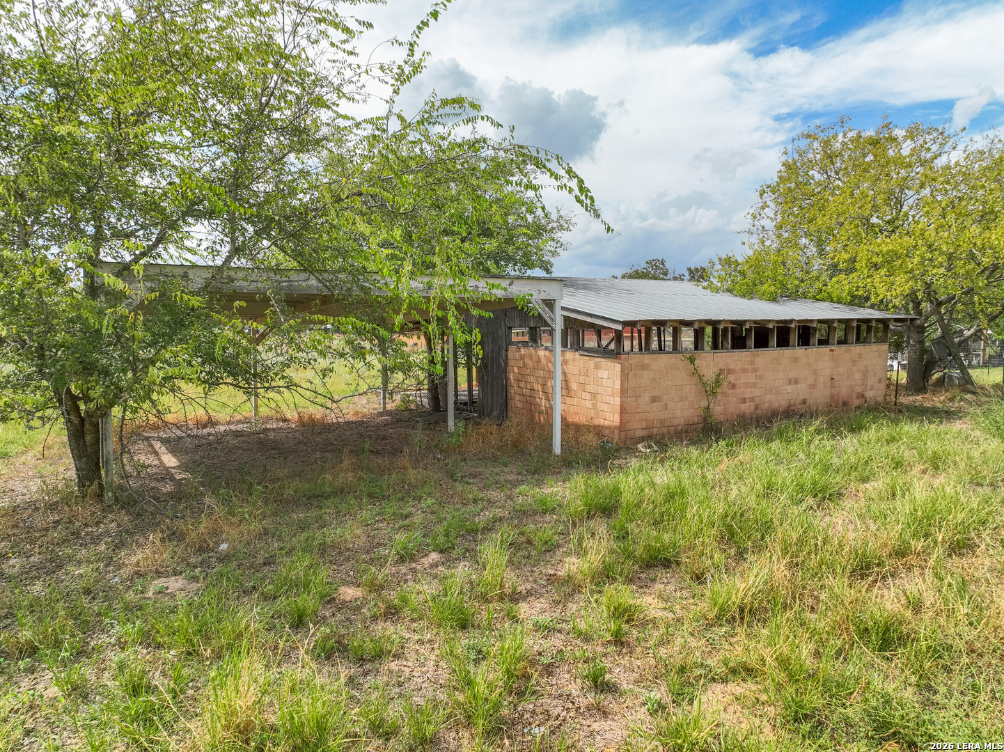 607 W Colonial Devine TX 78016