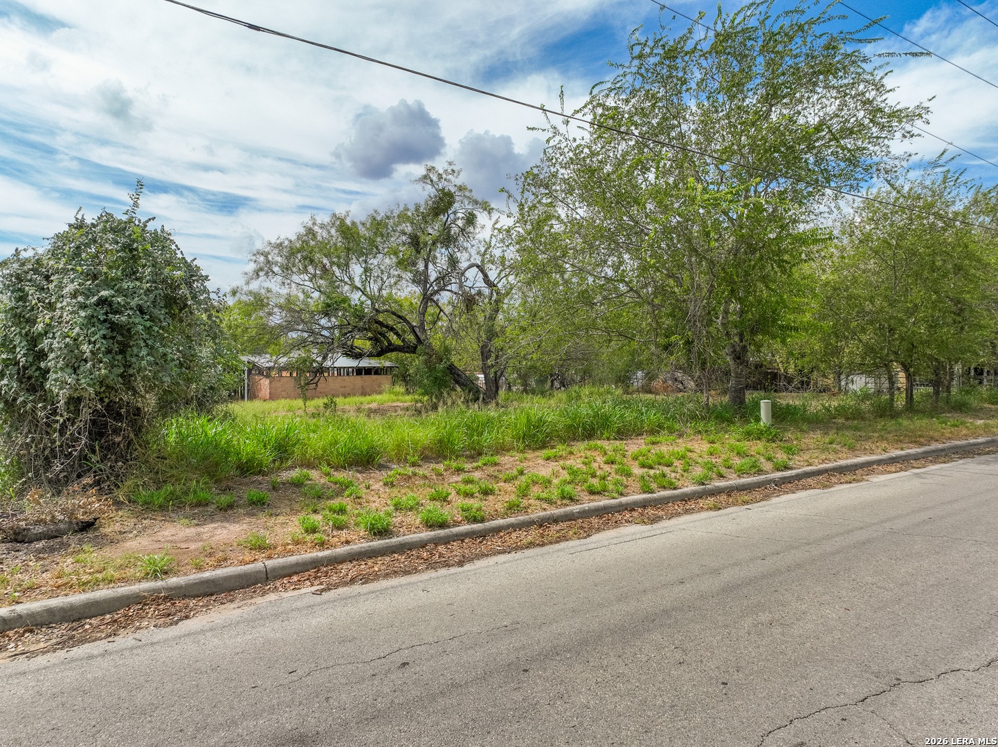 607 W Colonial Devine TX 78016