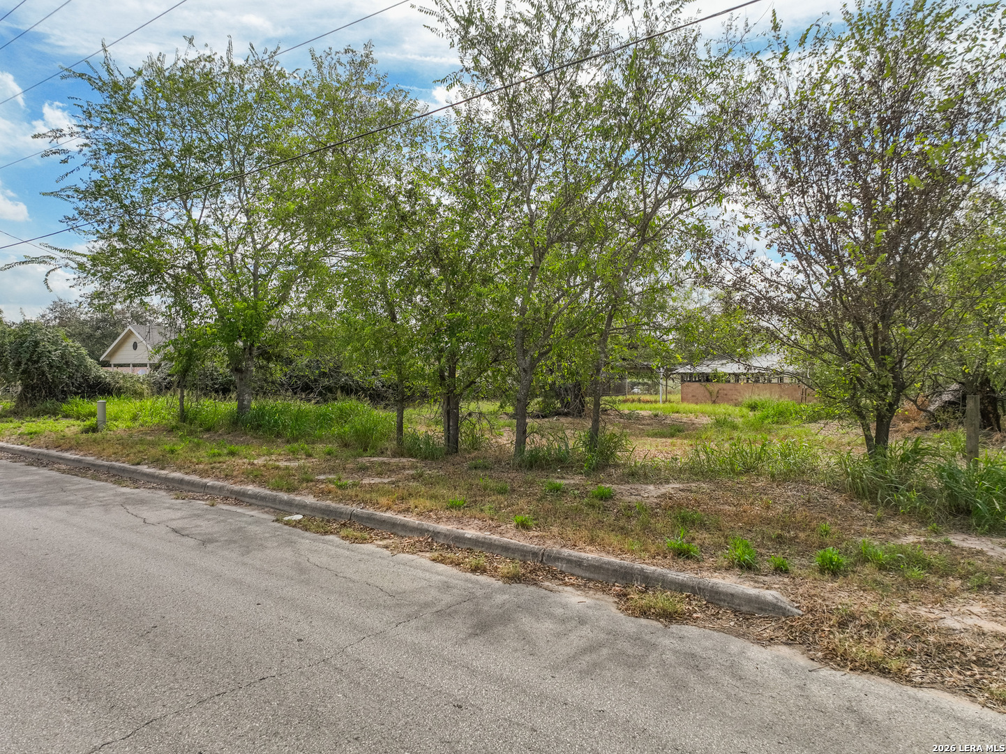 607 W Colonial Devine TX 78016
