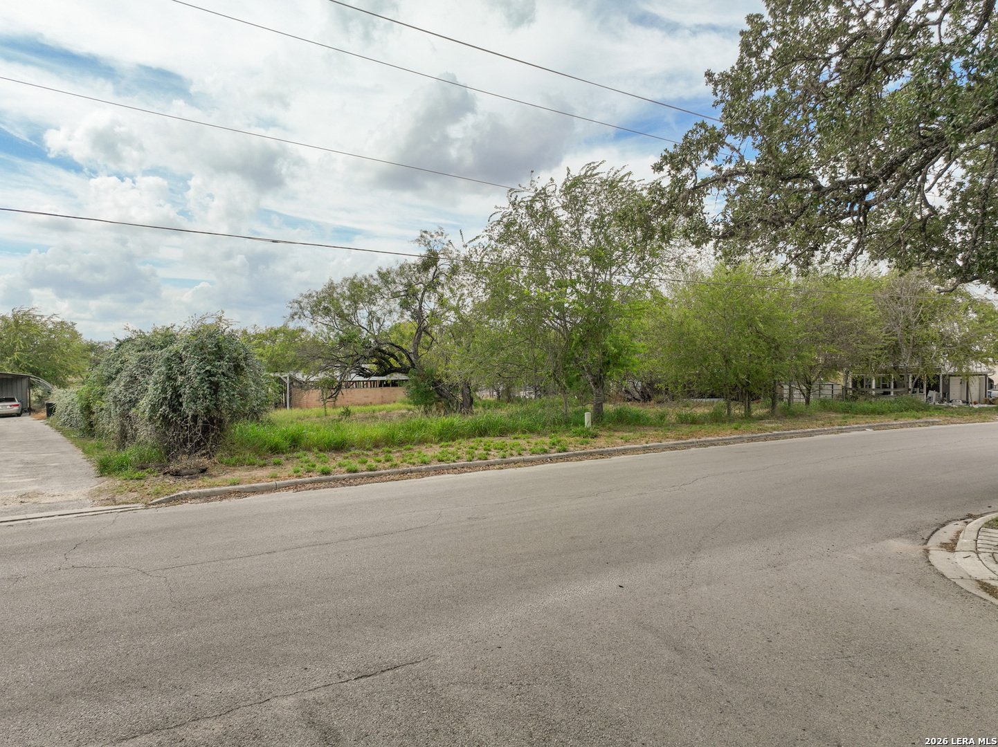 607 W Colonial Devine TX 78016