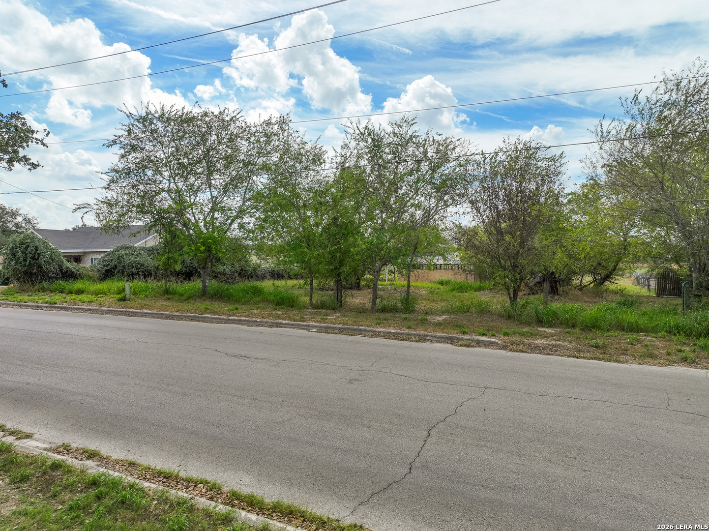 607 W Colonial Devine TX 78016