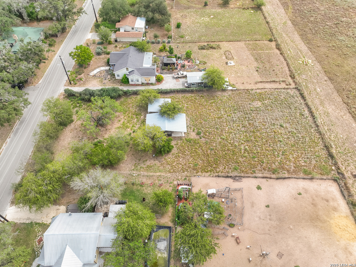607 W Colonial Devine TX 78016