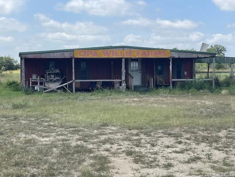 5985 Highway 90 W Hondo TX 78861