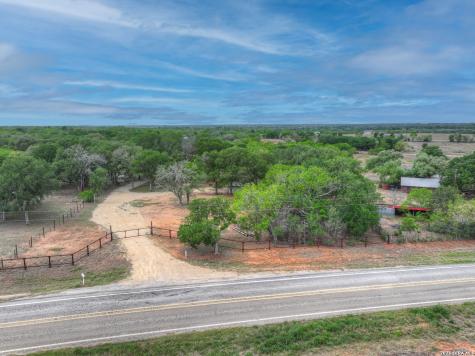 418 Fm 2984 Luling TX 78648