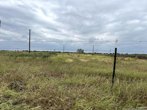 5155 St Hwy 97w Floresville TX 78114