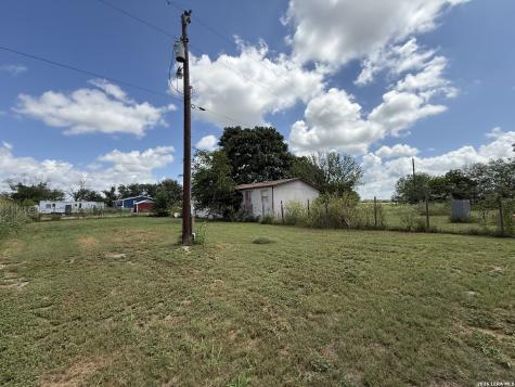 1199 County Road 345 La Vernia TX 78121