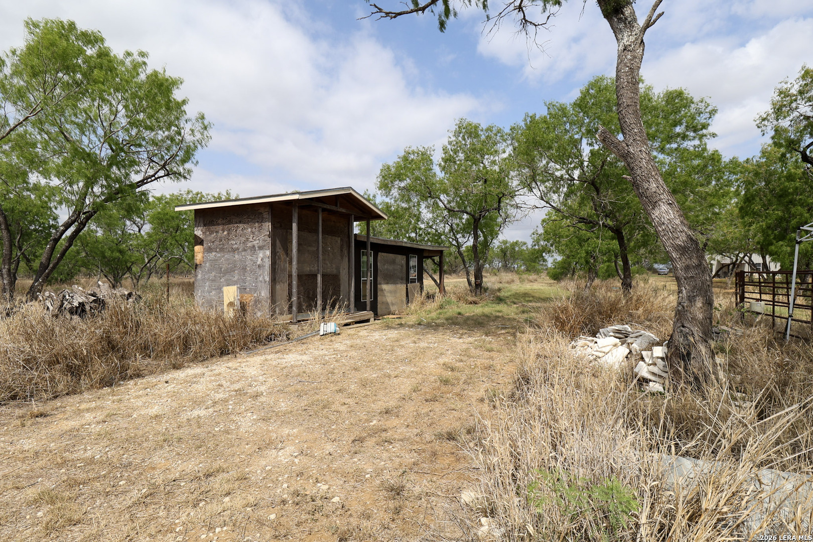 708 County Road 223 Floresville TX 78114