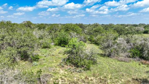108 Misty Bend Floresville TX 78114