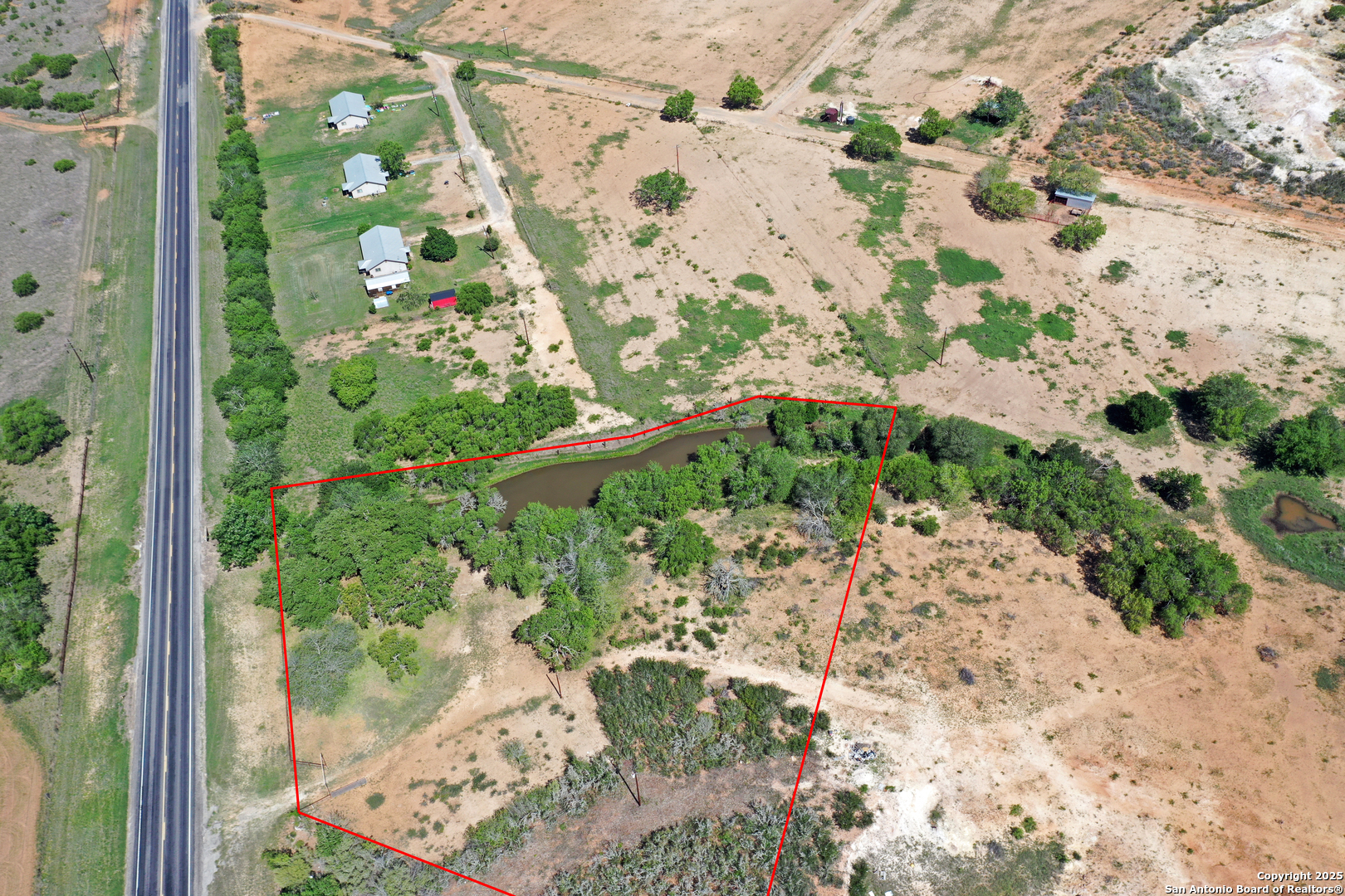 3894 S State Highway 173 Devine TX 78016