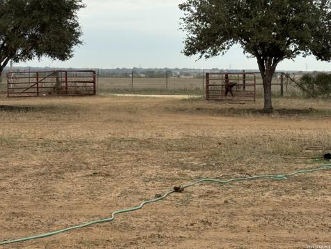 C.r 220 County Road 220 Floresville TX 78114