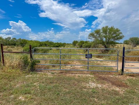 2 County Road 414 Mccoy TX 78113