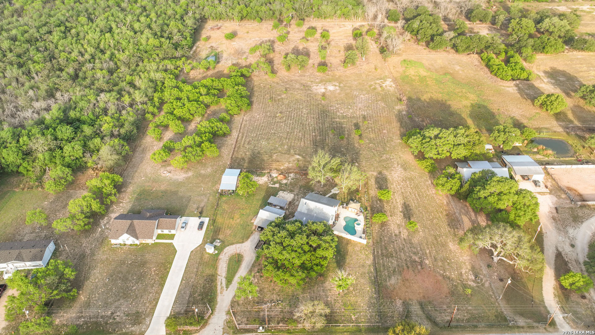 413 W Malone Devine TX 78016