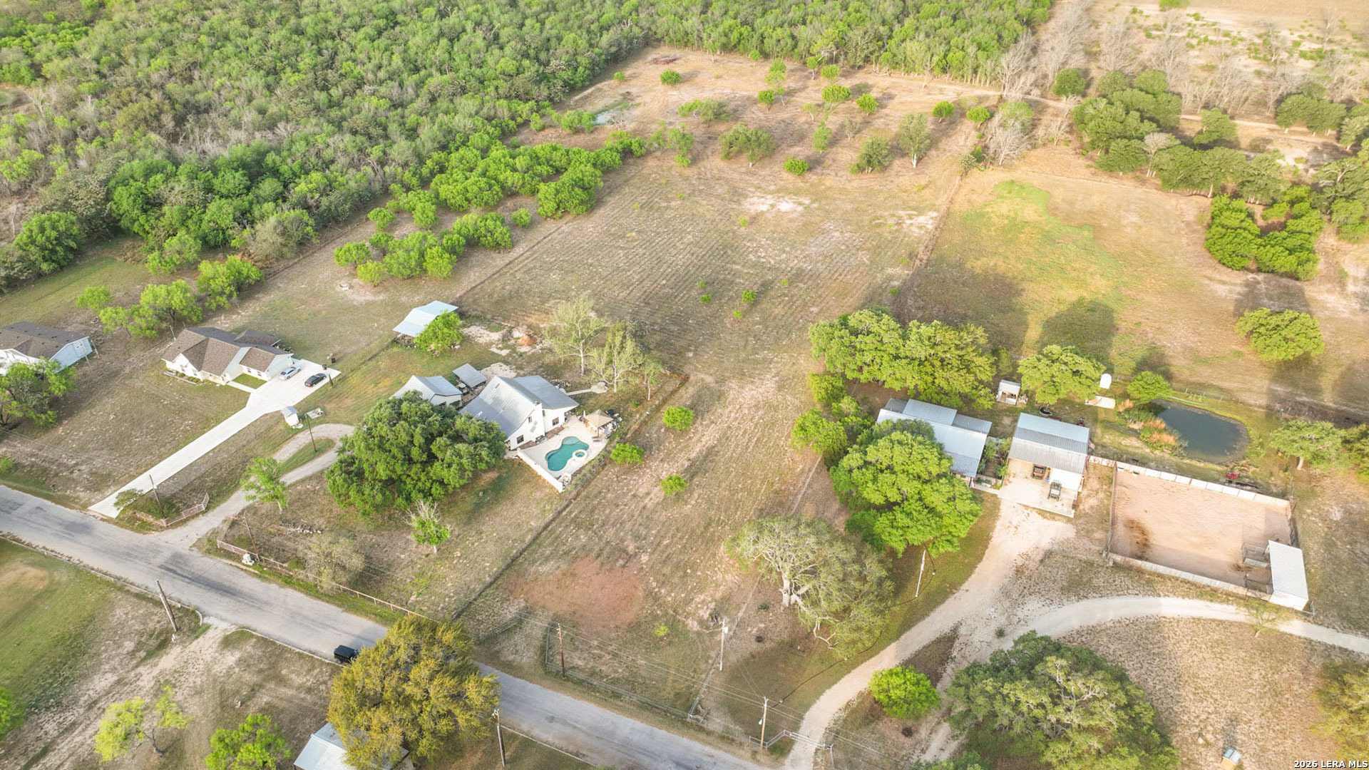 413 W Malone Devine TX 78016