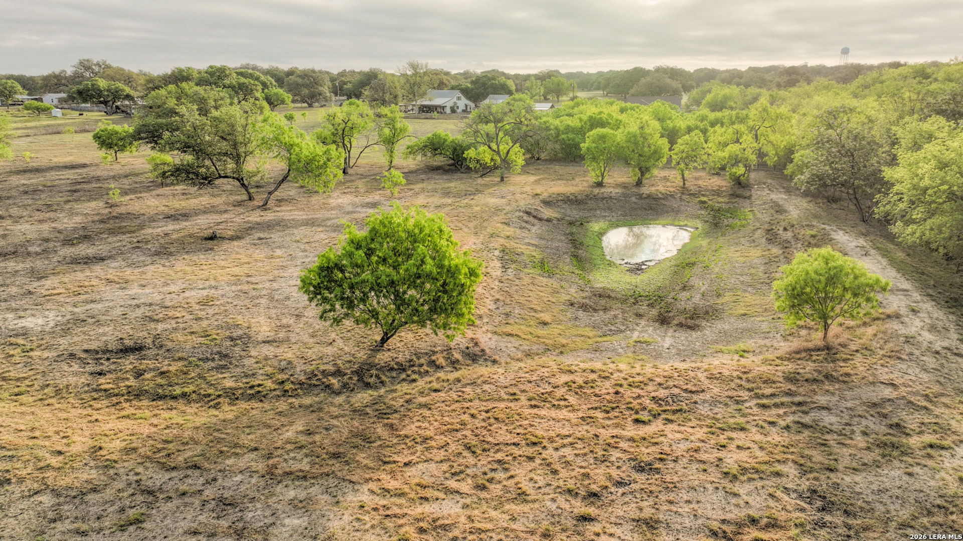413 W Malone Devine TX 78016