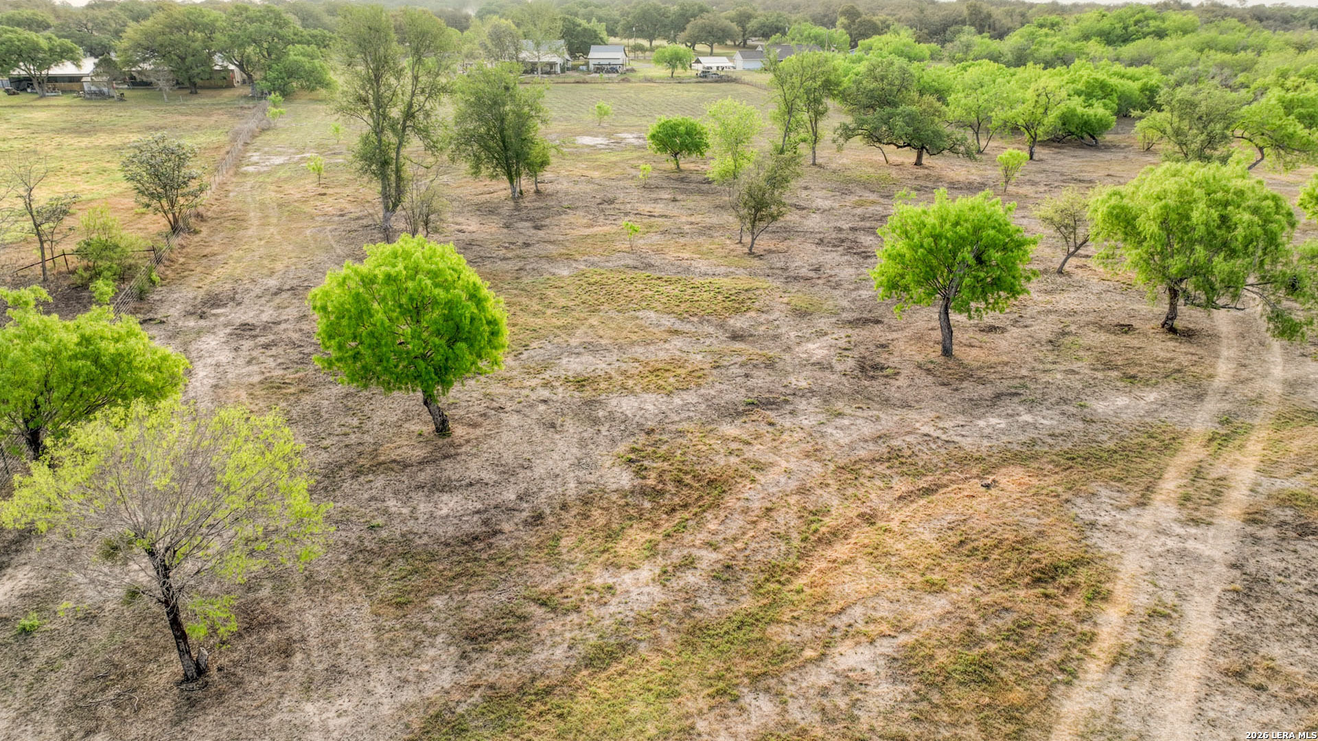 413 W Malone Devine TX 78016
