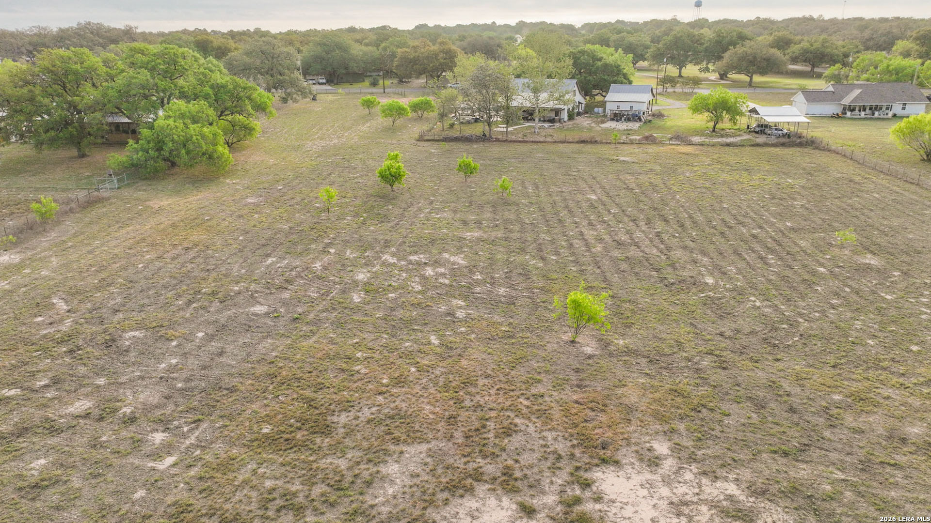 413 W Malone Devine TX 78016