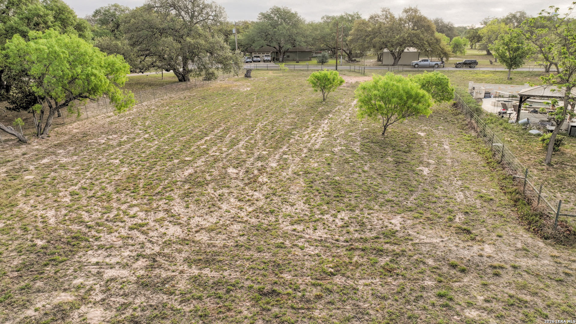 413 W Malone Devine TX 78016