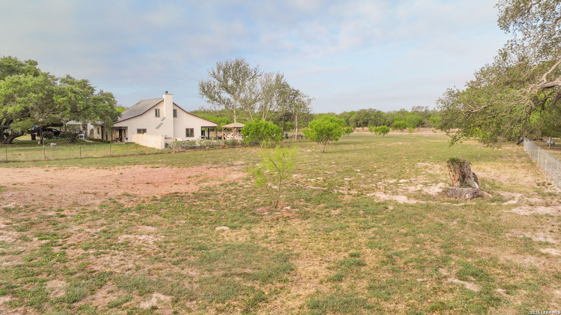 413 W Malone Devine TX 78016