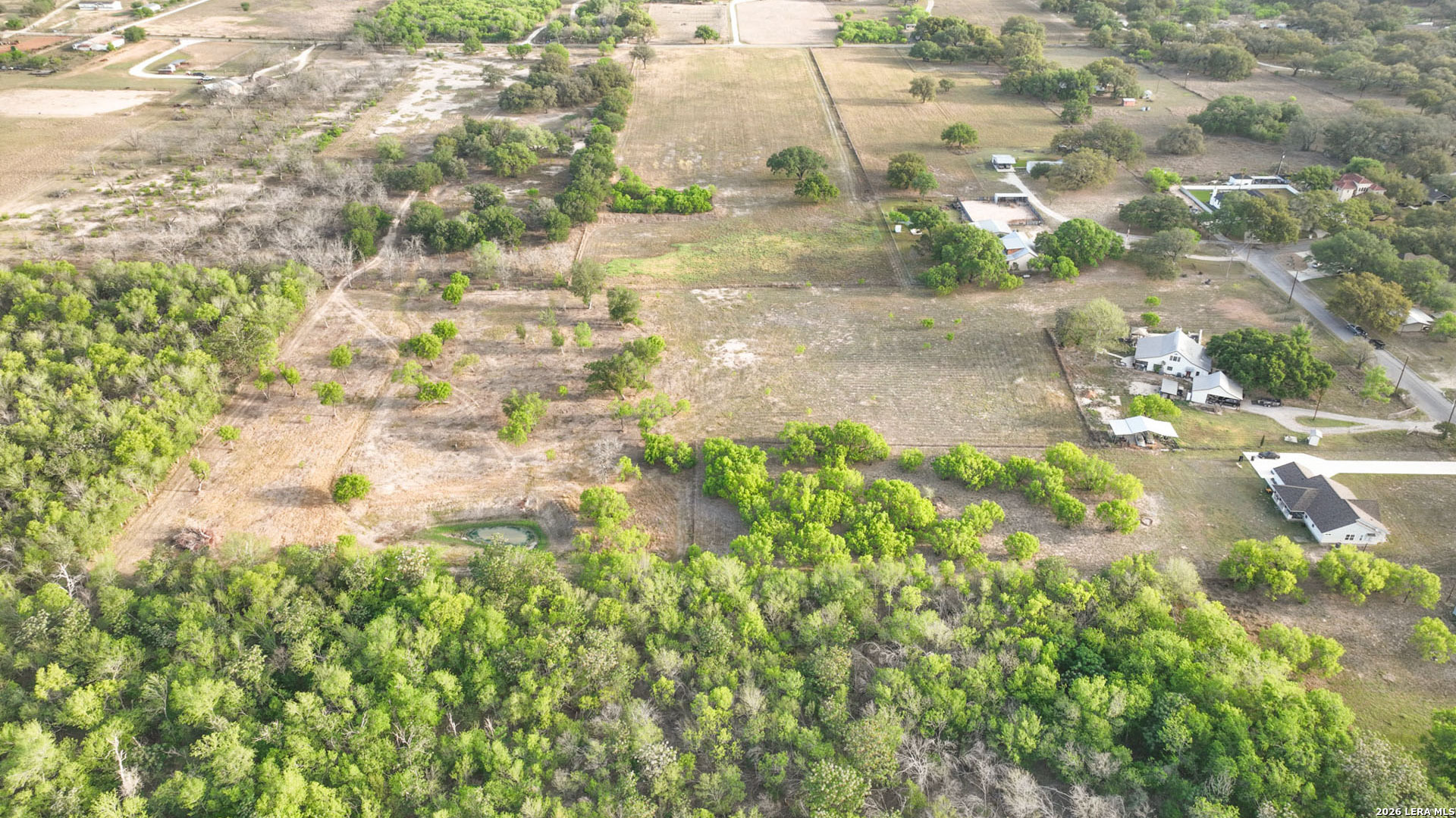 413 W Malone Devine TX 78016