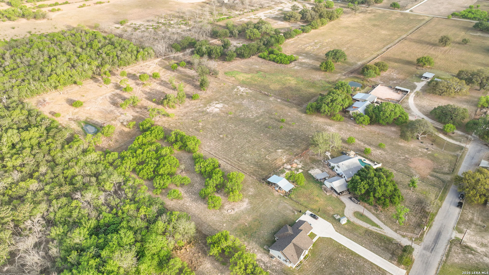 413 W Malone Devine TX 78016