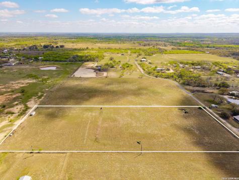 Lot 11 Seay World Seguin TX 78155