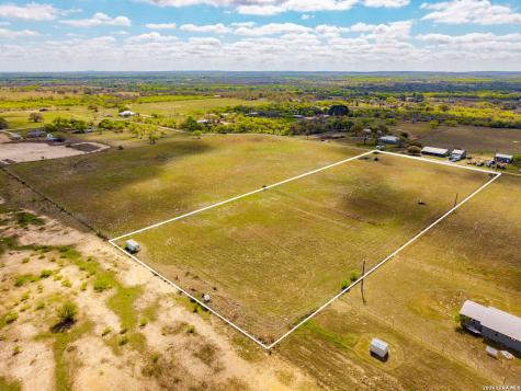 Lot 11 Seay World Seguin TX 78155