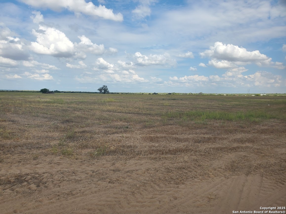 7857 County Road 2400 Moore TX 78057