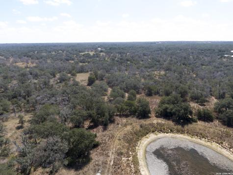 2404 County Road 320 Floresville TX 78114