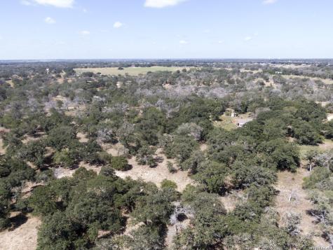 2404 County Road 320 Floresville TX 78114