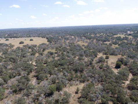 2404 County Road 320 Floresville TX 78114
