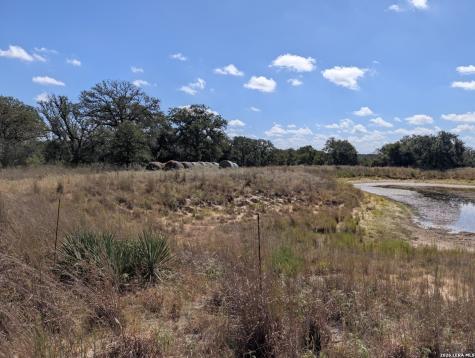 2404 County Road 320 Floresville TX 78114