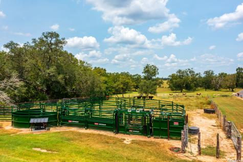 1071 Private Road 1090 Hallettsville TX 77964