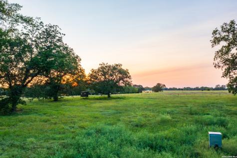 1071 Private Road 1090 Hallettsville TX 77964