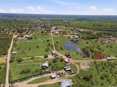 7293 Fm 327 Elmendorf TX 78112