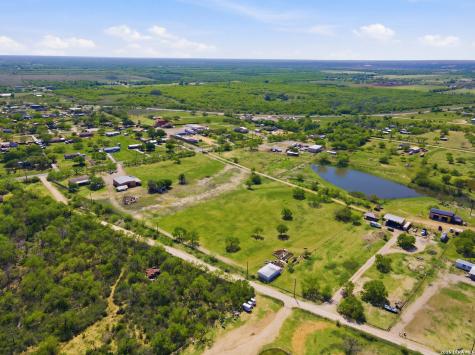 7293 Fm 327 Elmendorf TX 78112