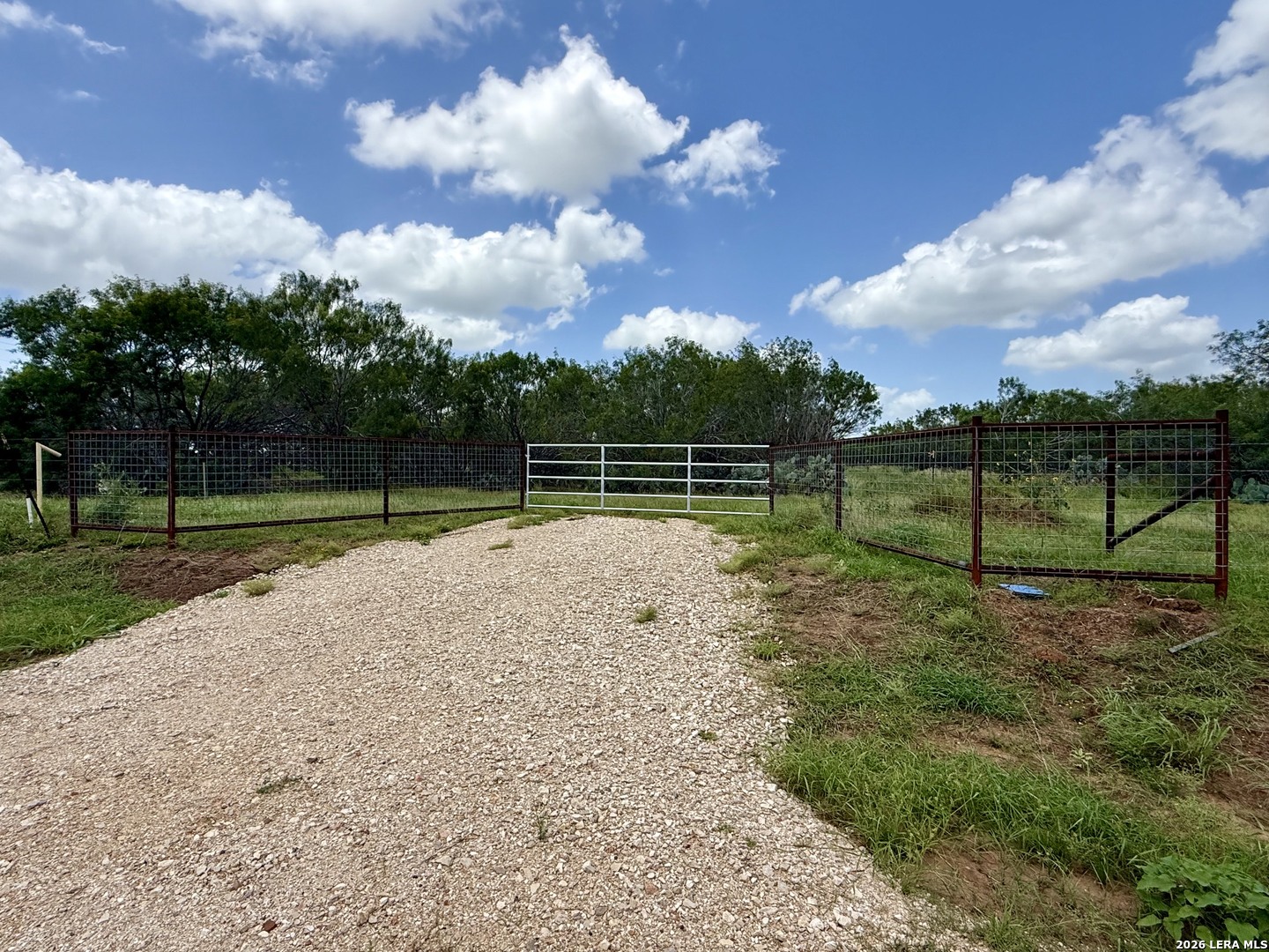 2253 County Road 332 Charlotte TX 78011