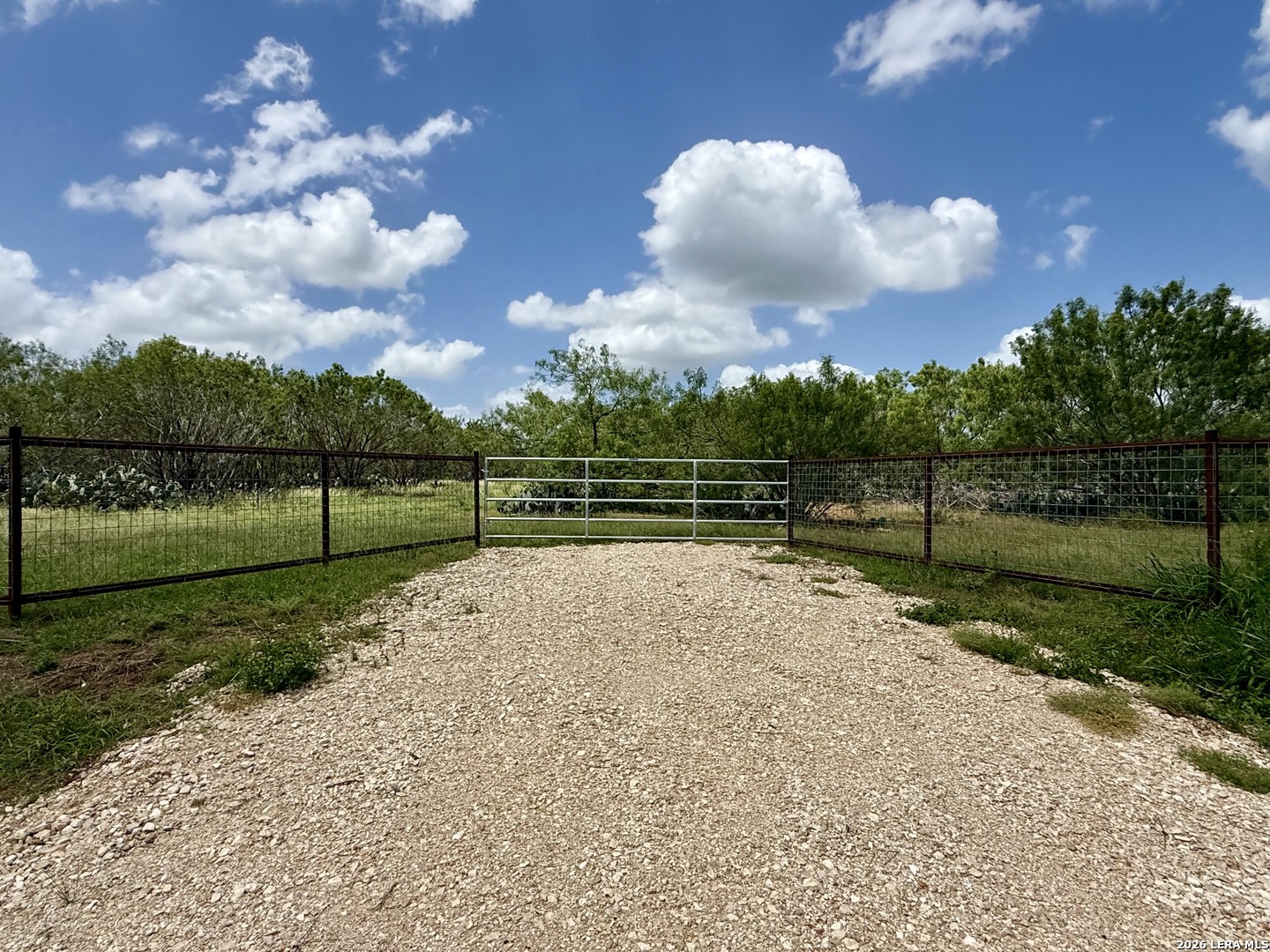 2253 County Road 332 Charlotte TX 78011